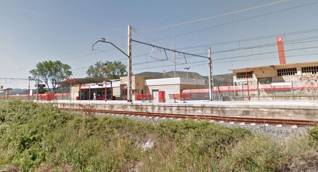 Estación de tren en Tavernes de la Valldigna. Estación de tren en Tavernes de la Valldigna.