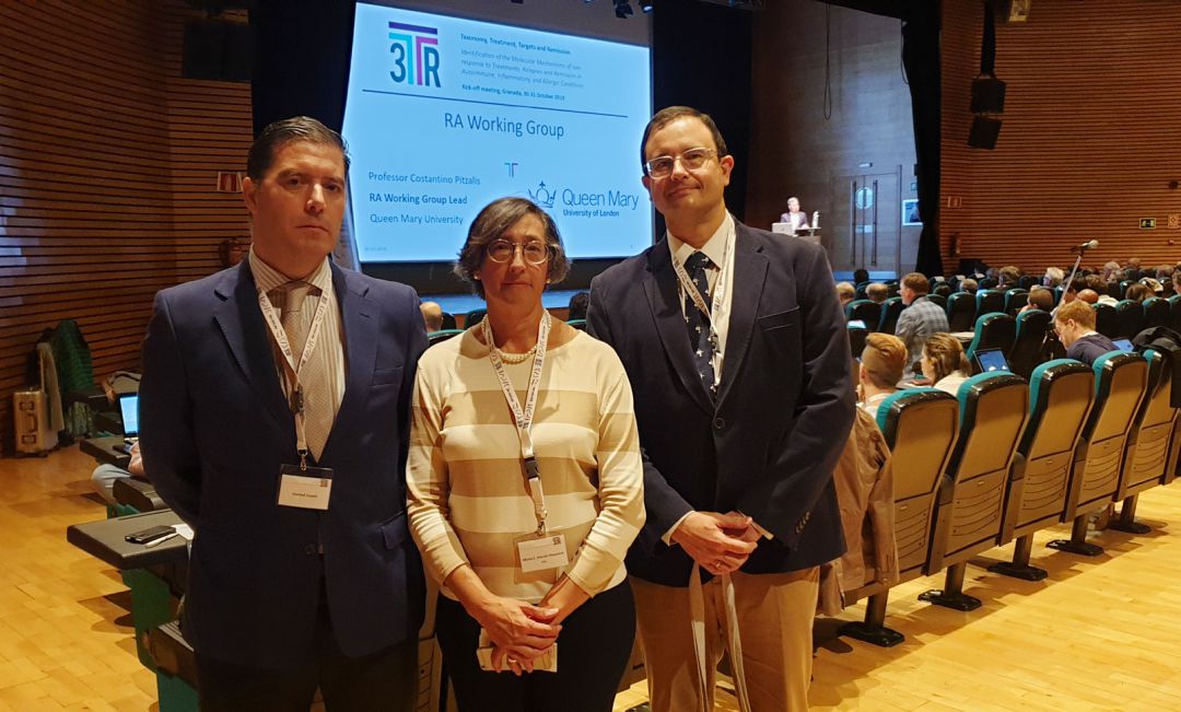 La investigadora principal del centro Genyo de Granada, Marta Alarcón, junto a dos de los responsables de investigación de la Consejería de Salud de la Junta de Andalucía, en la sala del Palacio de Congresos de Granada donde se celebra un congreso de especialistas europeos con el que comienza el macroproyecto investigador sobre enfermedades autoinmunes La investigadora principal del centro Genyo de Granada, Marta Alarcón, junto a dos de los responsables de investigación de la Consejería de Salud de la Junta de Andalucía, en la sala del Palacio de Congresos de Granada donde se celebra un congreso de especialistas europeos con el que comienza el macroproyecto investigador sobre enfermedades autoinmunes