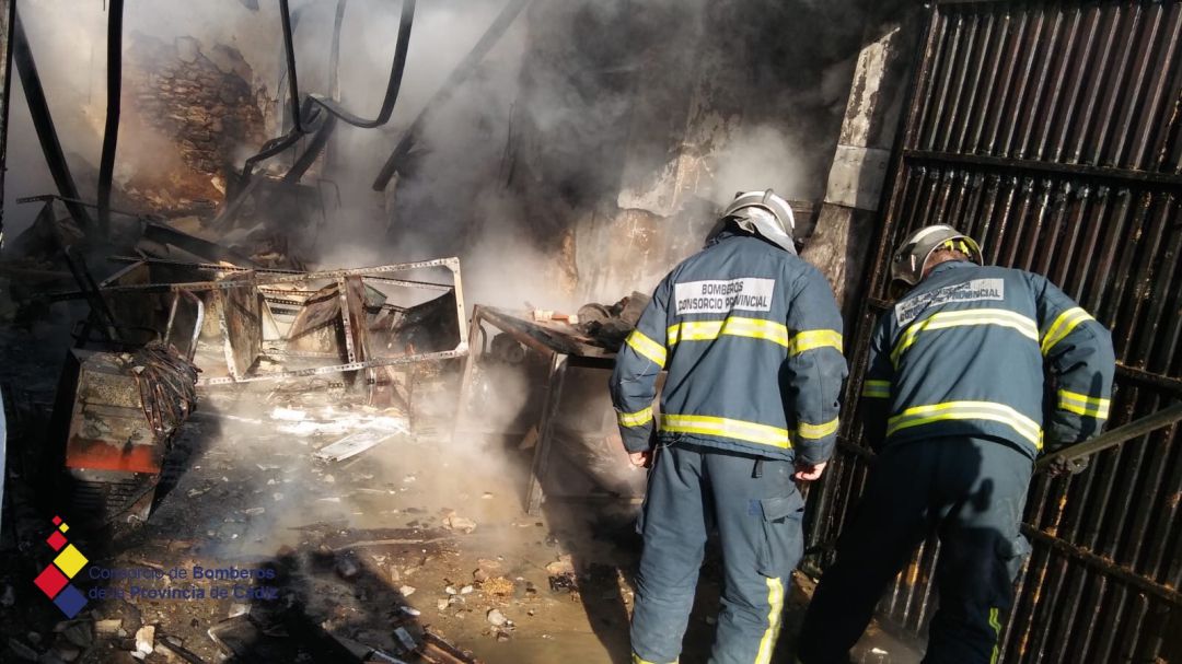 Actuación de los bomberos en el incendio Actuación de los bomberos en el incendio