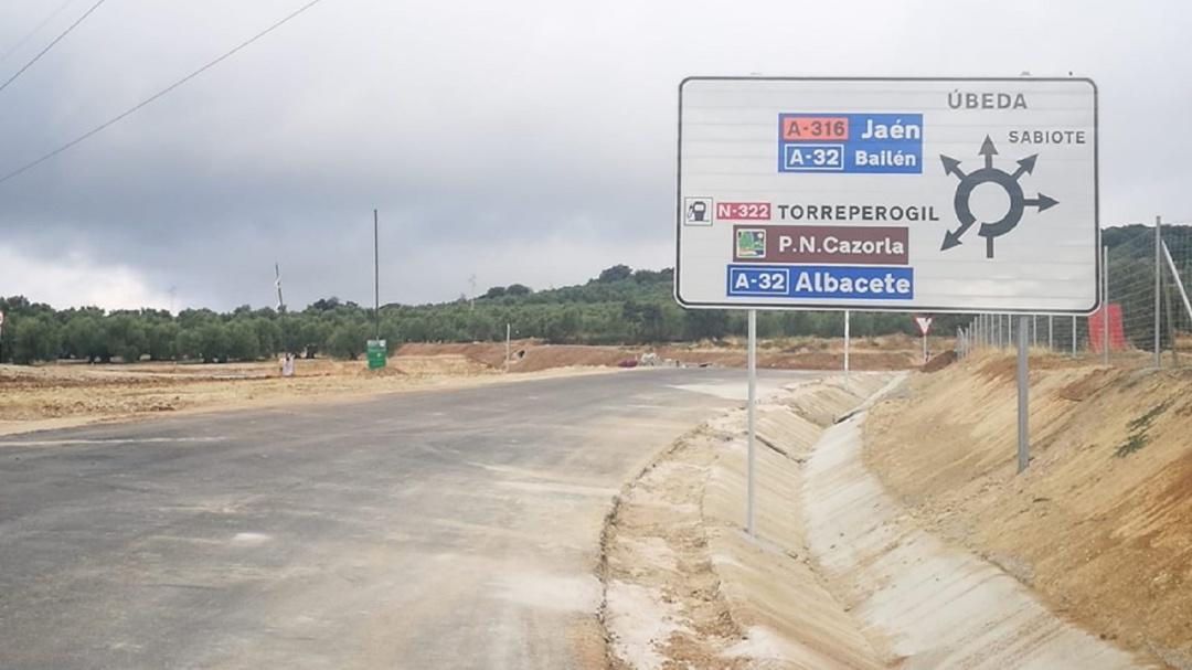 Malestar en redes por la señalética de la A-32