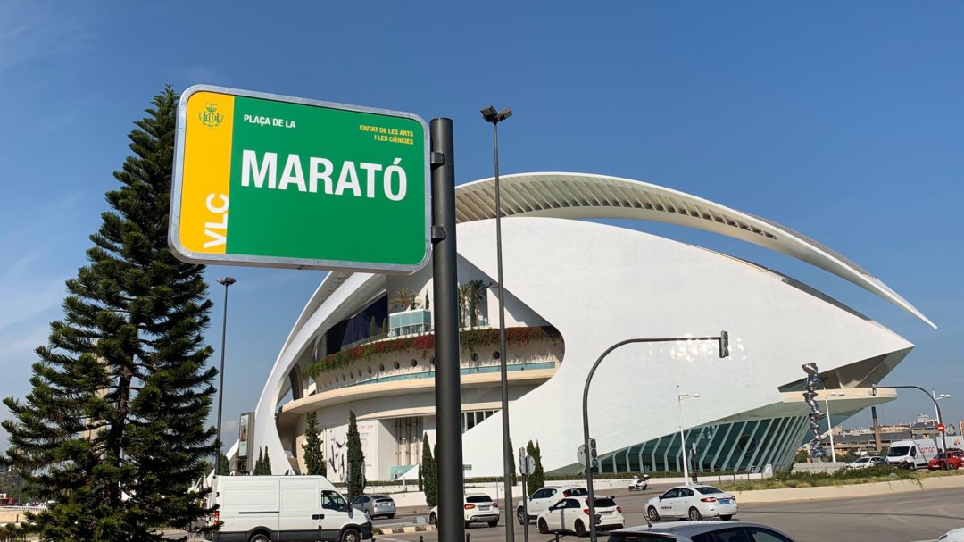 Así es la nueva plaza de la Marató, en el barrio de Monteolivet