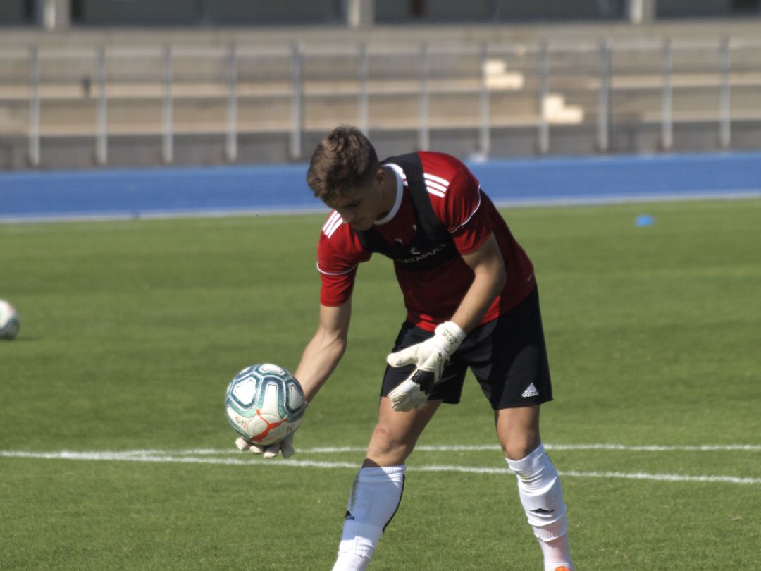 José Corpas con los guantes de René en el entrenamiento. José Corpas con los guantes de René en el entrenamiento.