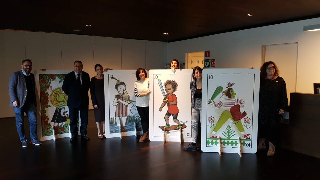 Una baraja 'ilustrada' celebra los cinco años de Mazoka y los 150 de Naipes Fournier