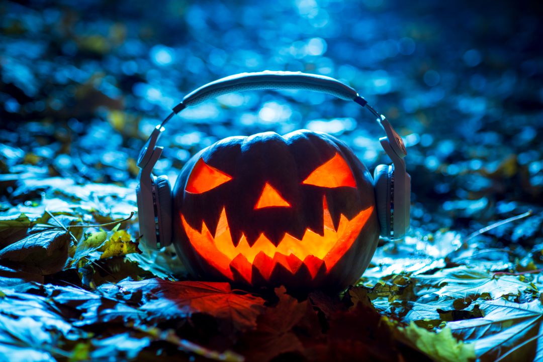 La lista de canciones indie para tu fiesta de Halloween La lista de canciones indie para tu fiesta de Halloween