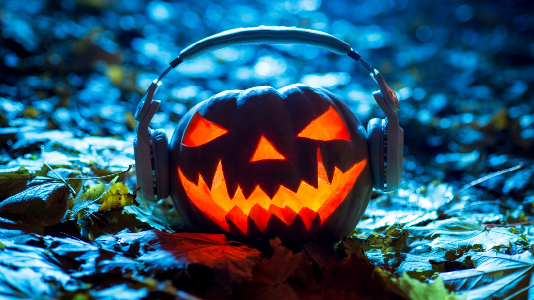 La lista de canciones indie para tu fiesta de Halloween