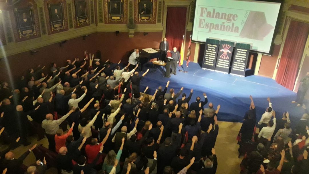 Una de las fotos del acto que la Falange ha colgado en sus redes sociales Una de las fotos del acto que la Falange ha colgado en sus redes sociales