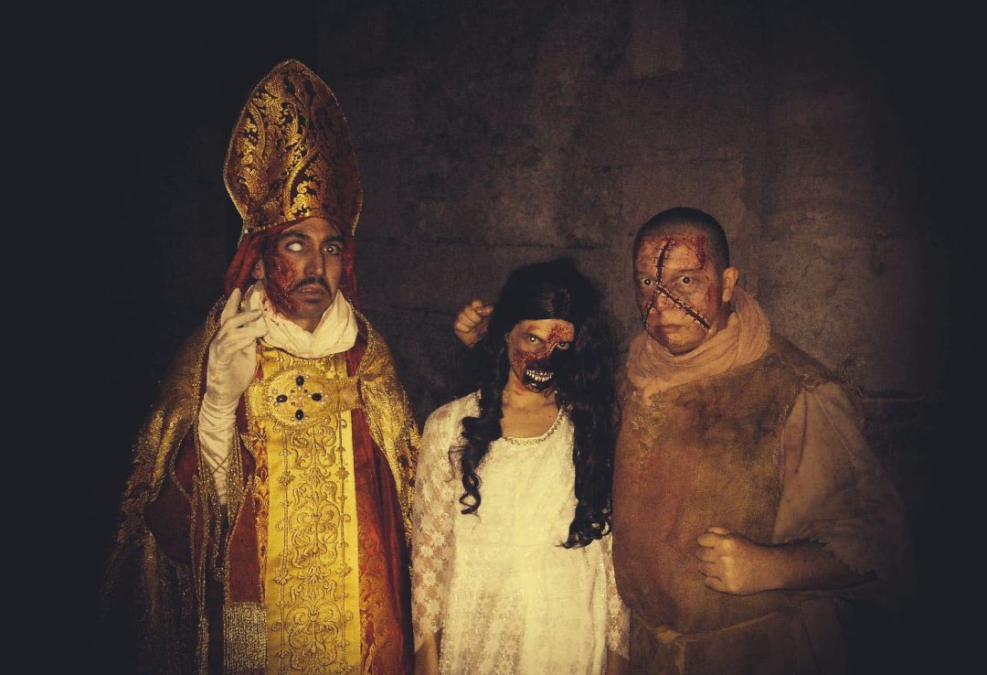 Actores del Castillo durante la propuesta de Halloween de 2018 Actores del Castillo durante la propuesta de Halloween de 2018