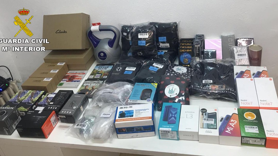 Detenidos en Torija por robar mercancía del propio camión que conducían