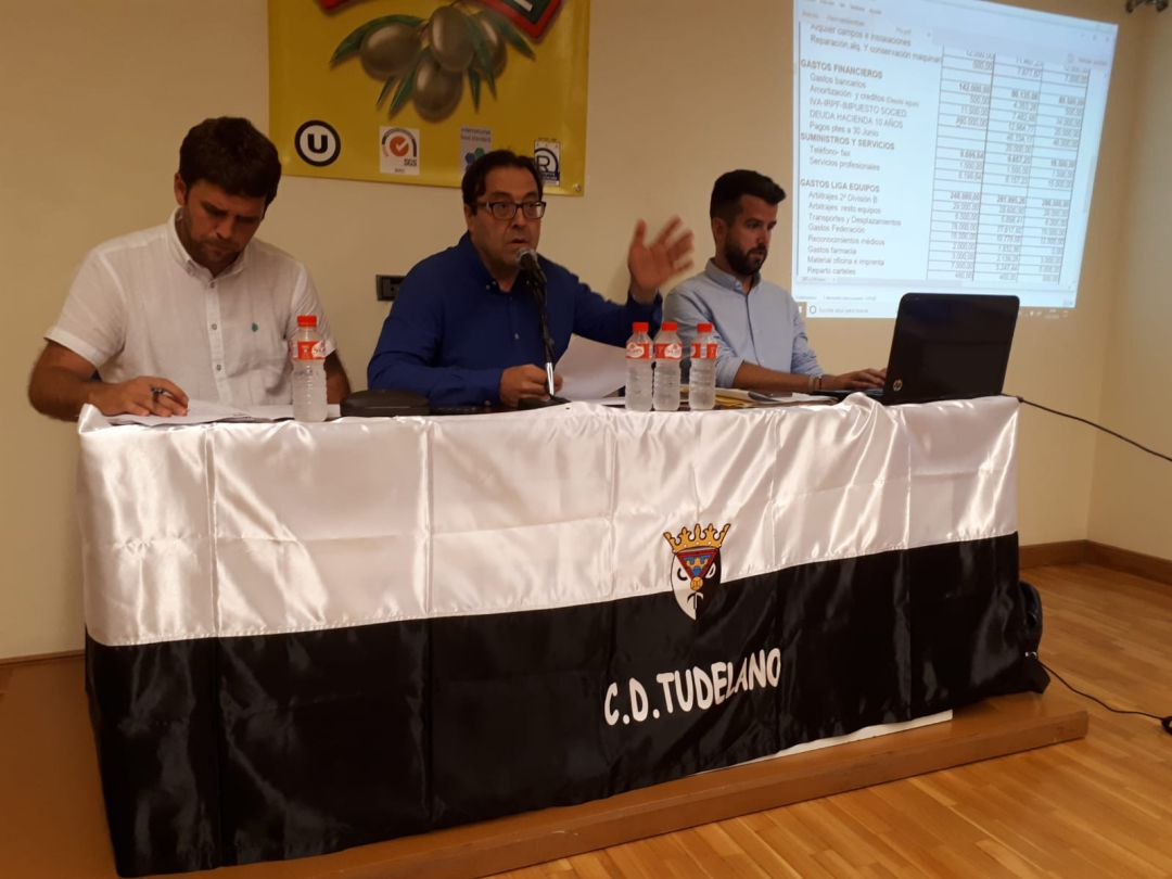 Iñigo Torrents, Secretario, Jesús Miranda, Presidente y Joaquim Torrents, Vicepresidente del Club Deportivo Tudelano Iñigo Torrents, Secretario, Jesús Miranda, Presidente y Joaquim Torrents, Vicepresidente del Club Deportivo Tudelano