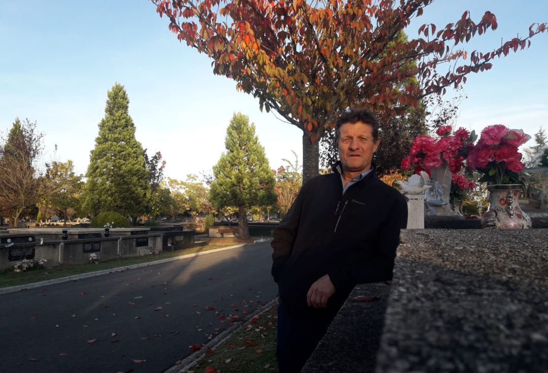 Paseamos con Josu por el cementerio Paseamos con Josu por el cementerio