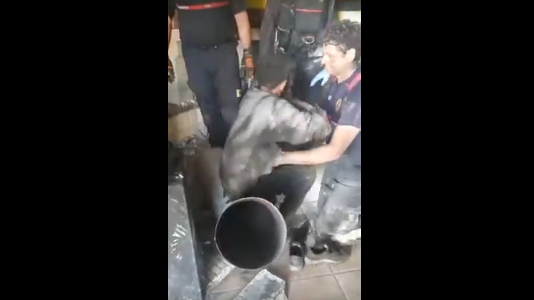 La Policía Local detiene al 'Papanoel' ladrón tras quedarse atrapado en una chimenea
