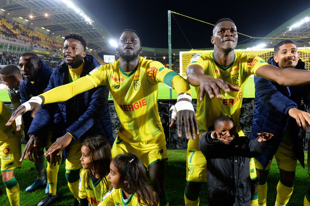 Los jugadores del Nantes celebra la victoria en un partido en casa Los jugadores del Nantes celebra la victoria en un partido en casa