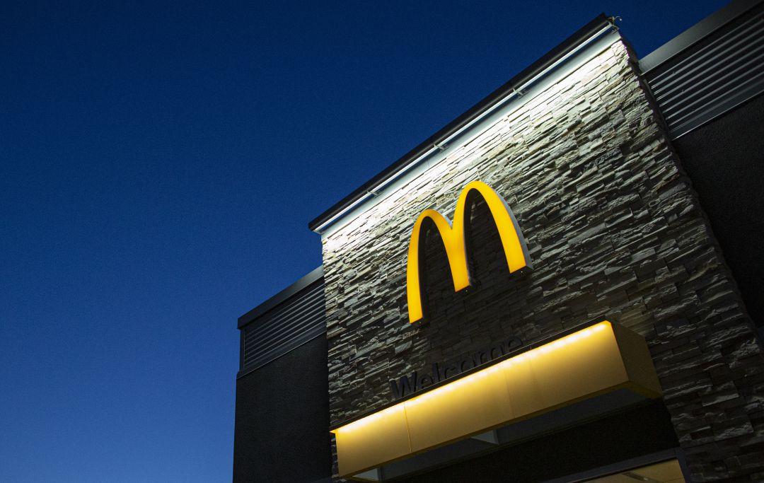 Racismo: Prohíben comer en un McDonald's a tres inmigrantes menores de edad por considerarlos "delincuentes" Racismo: Prohíben comer en un McDonald's a tres inmigrantes menores de edad por considerarlos "delincuentes"