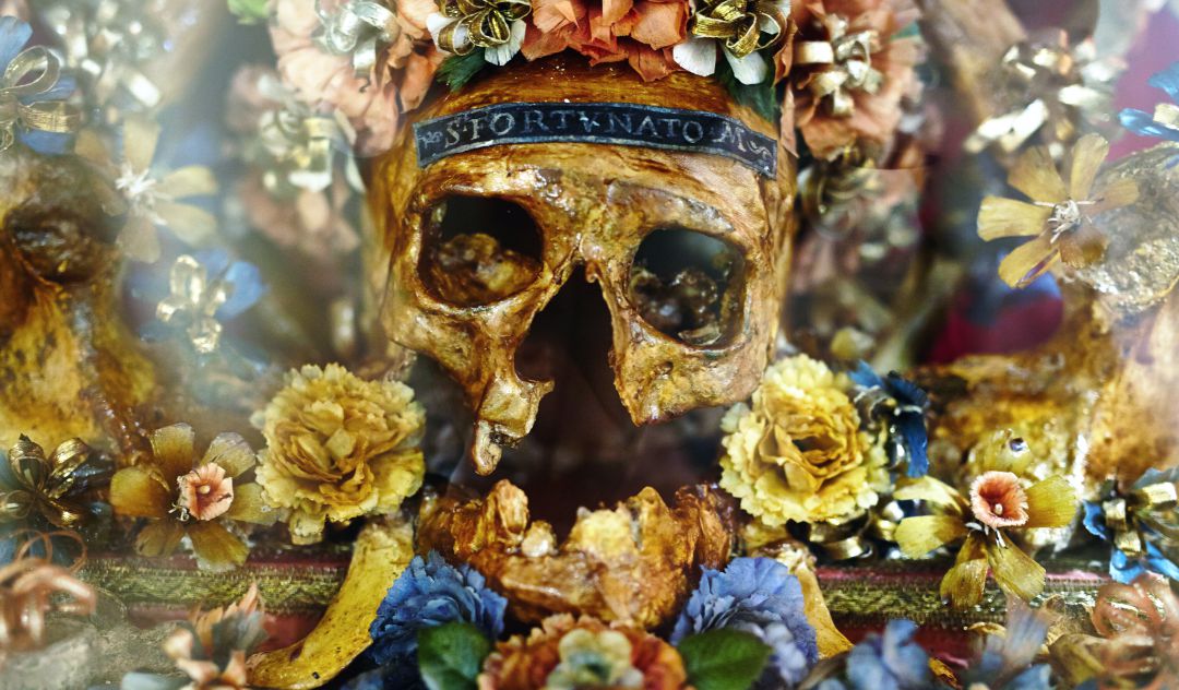 La Región de Murcia honra a sus difuntos llevando flores a las tumbas de sus seres queridos. La Región de Murcia honra a sus difuntos llevando flores a las tumbas de sus seres queridos.