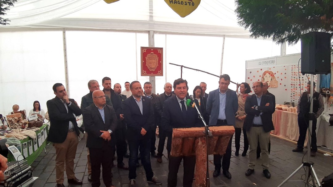 Carriedo anuncia en Páramo del Sil una rebaja del 50% del suelo industrial en las cuencas mineras