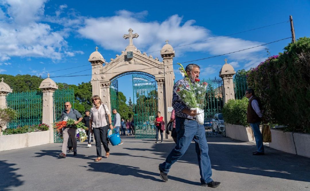 Fluidez en los cementerios municipales en el Día de Todos los Santos Fluidez en los cementerios municipales en el Día de Todos los Santos