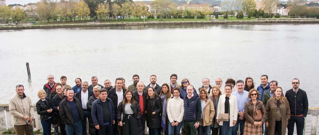 Varios miembros del Partido Popular de la comarca se reunieron en el entorno de la Ría de O Burgo Varios miembros del Partido Popular de la comarca se reunieron en el entorno de la Ría de O Burgo