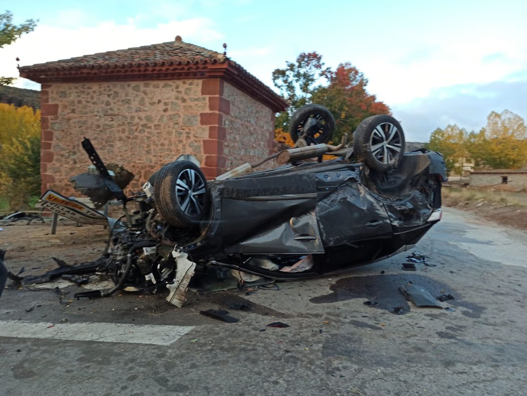 Detalle del coche accidentado Detalle del coche accidentado