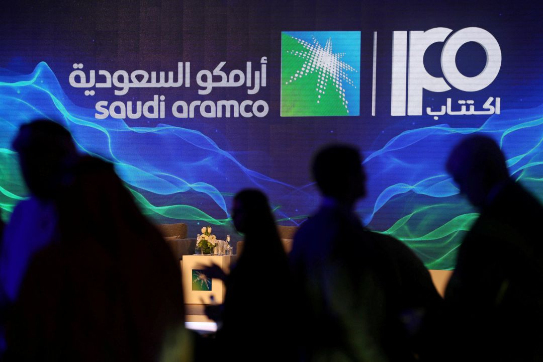 Imagen del acto de firma de la petrolera saudí Aramco para lanzar su Oferta Inicial de Acciones. Imagen del acto de firma de la petrolera saudí Aramco para lanzar su Oferta Inicial de Acciones.