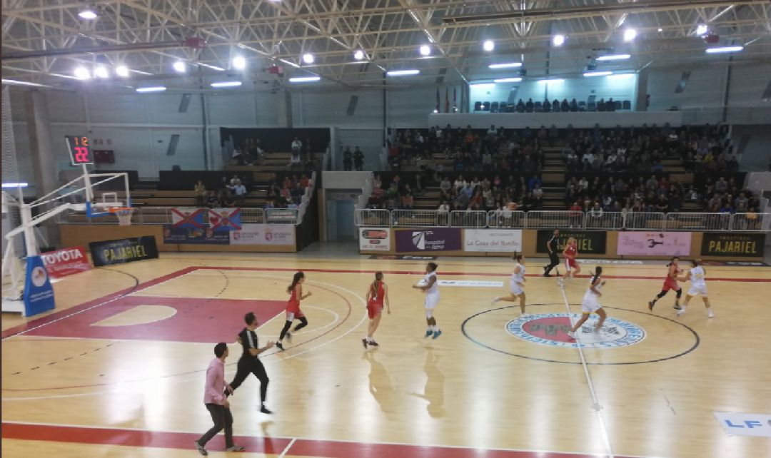 Las tinerfeñas suman su quinto triunfo en la pista leonesa Las tinerfeñas suman su quinto triunfo en la pista leonesa