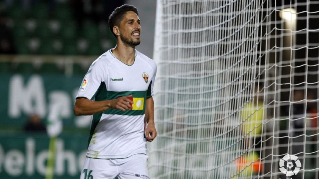 El Elche vuelve a ganar en casa con Fidel Chaves y Edgar Badía como grandes protagonistas