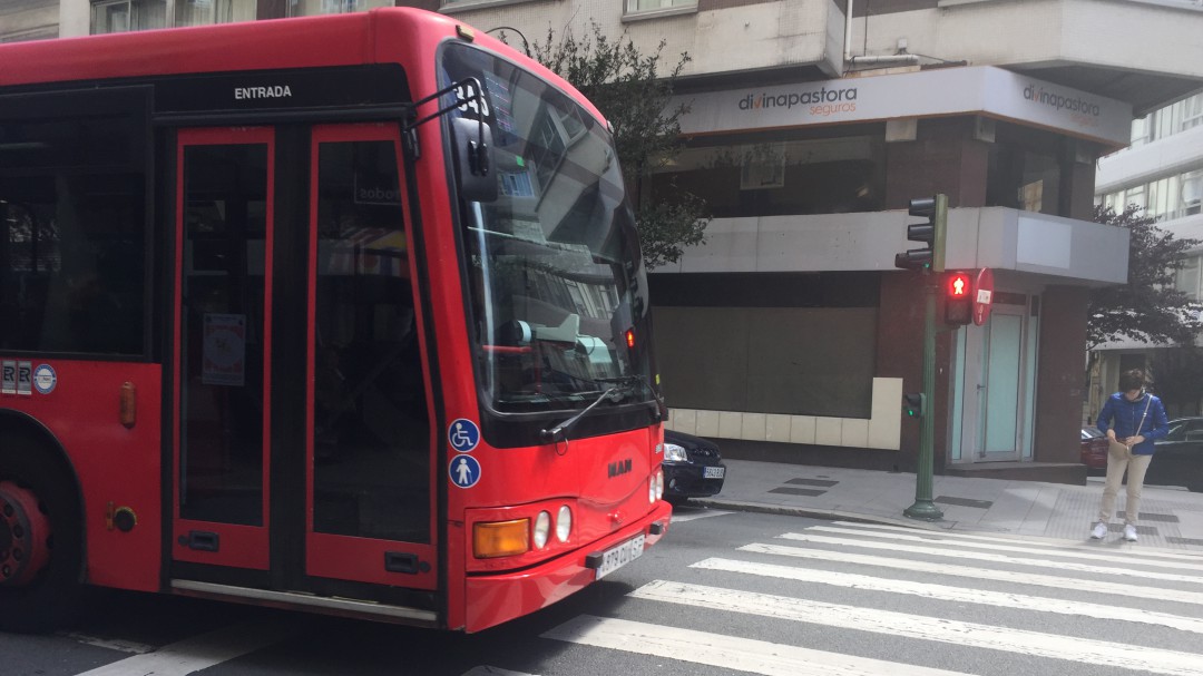 Carteles en los buses por el Día Mundial en Recuerdo de las víctimas de tráfico