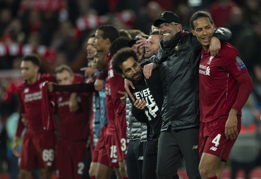 Los jugadores del Liverpool y Klopp celebran la victoria ante el Barça. Los jugadores del Liverpool y Klopp celebran la victoria ante el Barça.