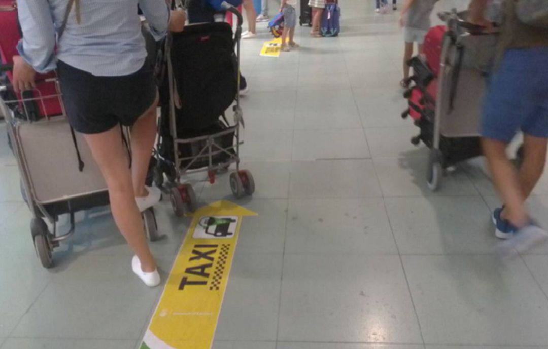 Carteles informativos en el Aeropuerto de Ibiza Carteles informativos en el Aeropuerto de Ibiza