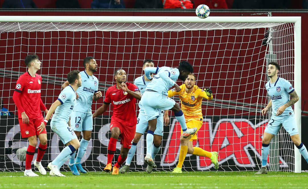 El remate en propia meta de Thomas para el primer gol de los alemanes. El remate en propia meta de Thomas para el primer gol de los alemanes.