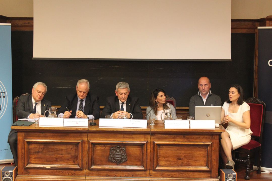 Mesa de presentación del programa, presidida por el Rector de la UNIOVI, Santiago García Granda Mesa de presentación del programa, presidida por el Rector de la UNIOVI, Santiago García Granda
