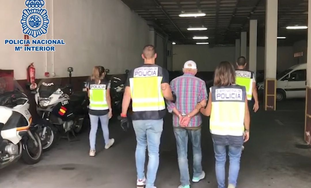 Detenido en Adeje por amenazas constantes a representantes diplomáticos griegos en España Detenido en Adeje por amenazas constantes a representantes diplomáticos griegos en España