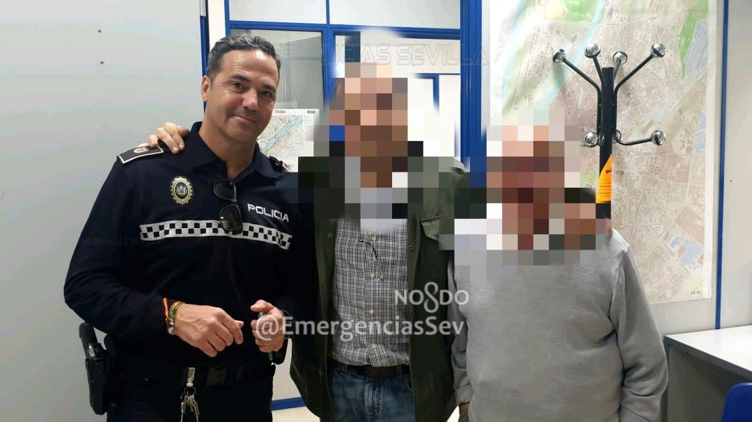 El video viral del policía que toca flamenco para tranquilizar a un ciudadano El video viral del policía que toca flamenco para tranquilizar a un ciudadano