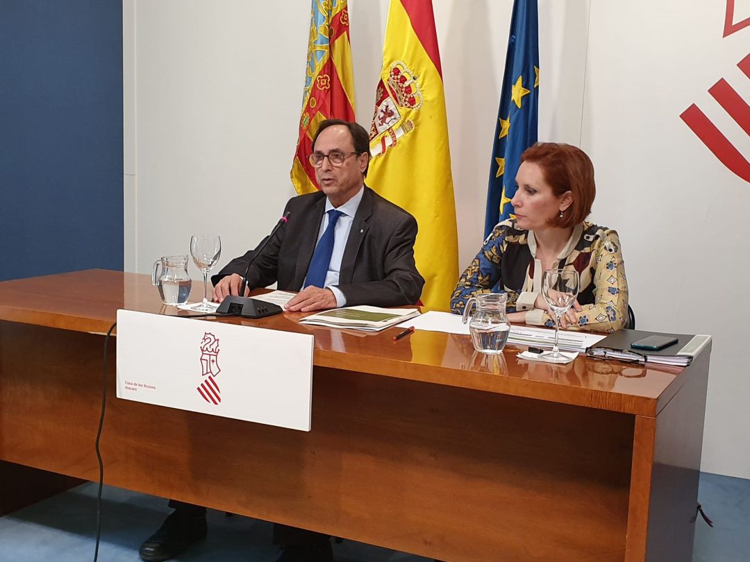 El conseller de Hacienda, Vicent Soler, junto a la directora general de Presupuestos, Eva Martínez. El conseller de Hacienda, Vicent Soler, junto a la directora general de Presupuestos, Eva Martínez.