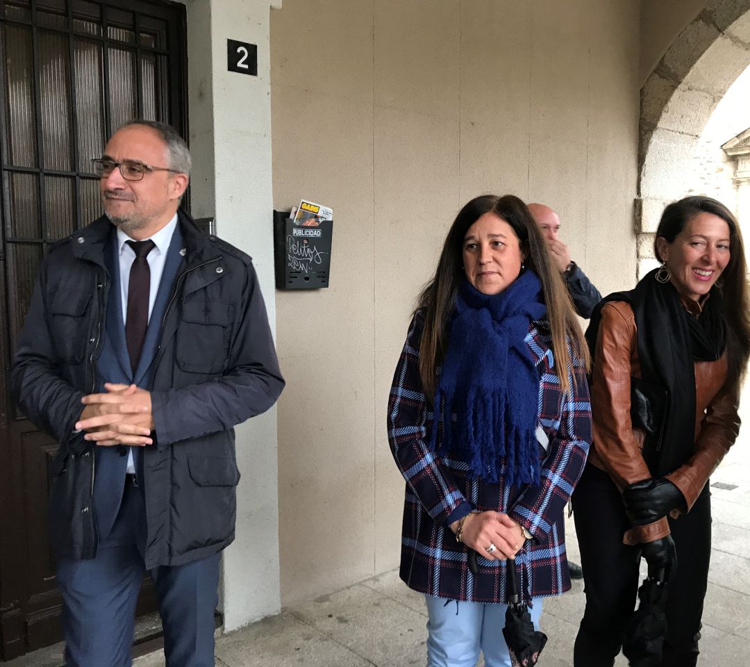 El alcalde saludó a las empleadas de la plantilla de FCC El alcalde saludó a las empleadas de la plantilla de FCC