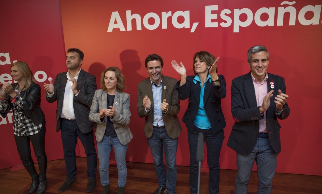 La ministra de Justicia en funciones, Dolores Delgado, durante el mítin que ofreció este miércoles en Marina de Cudeyo, después del acto que protagonizó en el cementerio de Solares (Medio Cudeyo). La ministra de Justicia en funciones, Dolores Delgado, durante el mítin que ofreció este miércoles en Marina de Cudeyo, después del acto que protagonizó en el cementerio de Solares (Medio Cudeyo).