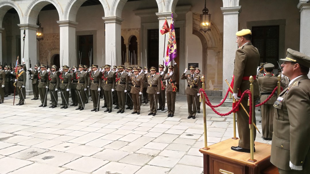El coronel Martínez Ferrer inicia su último curso al frente de la Academia de Artillería