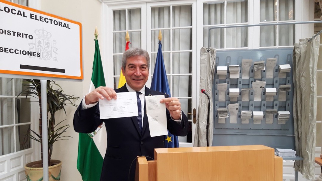 Las papeletas para el Congreso en Sevilla y Jaén, de papel reciclado