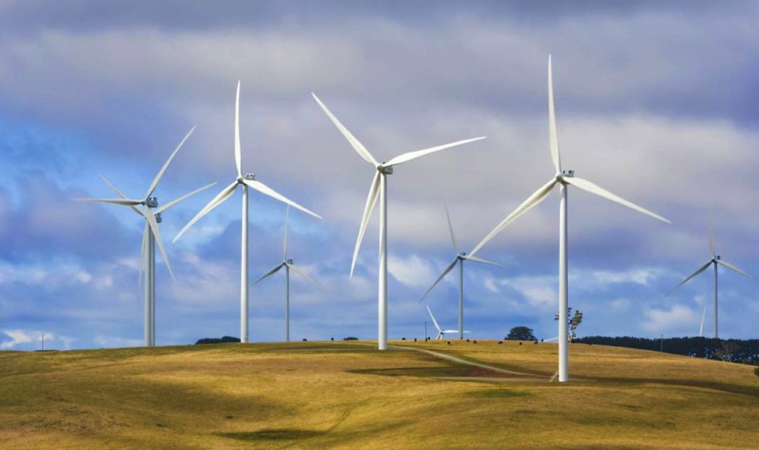 La producción de energía eólica es una posibilidad de desarrollo para muchas comarcas afectadas por la despoblación. La producción de energía eólica es una posibilidad de desarrollo para muchas comarcas afectadas por la despoblación.