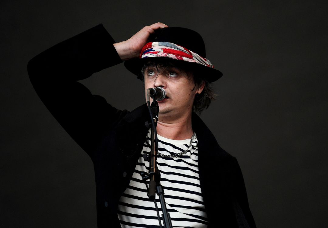 Pete Doherty, cantante de The Libertines, durante una actuación en el festival Glastonbury en 2015. Pete Doherty, cantante de The Libertines, durante una actuación en el festival Glastonbury en 2015.