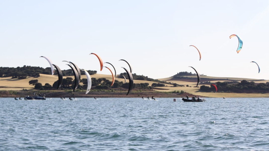 Intenso fin de semana de kitesurf en el Pantano de Alarcón