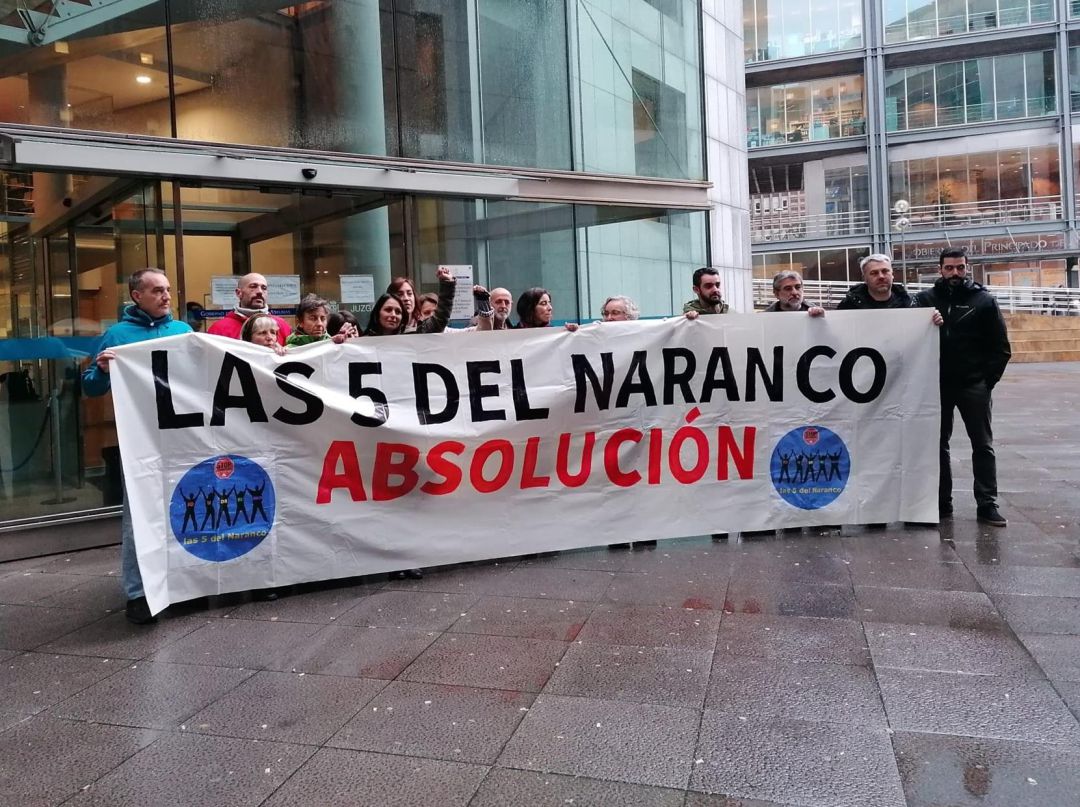 "La única violencia fue la de la policía", declaran los jovenes juzgados por intentar impedir un desahucio en Oviedo "La única violencia fue la de la policía", declaran los jovenes juzgados por intentar impedir un desahucio en Oviedo