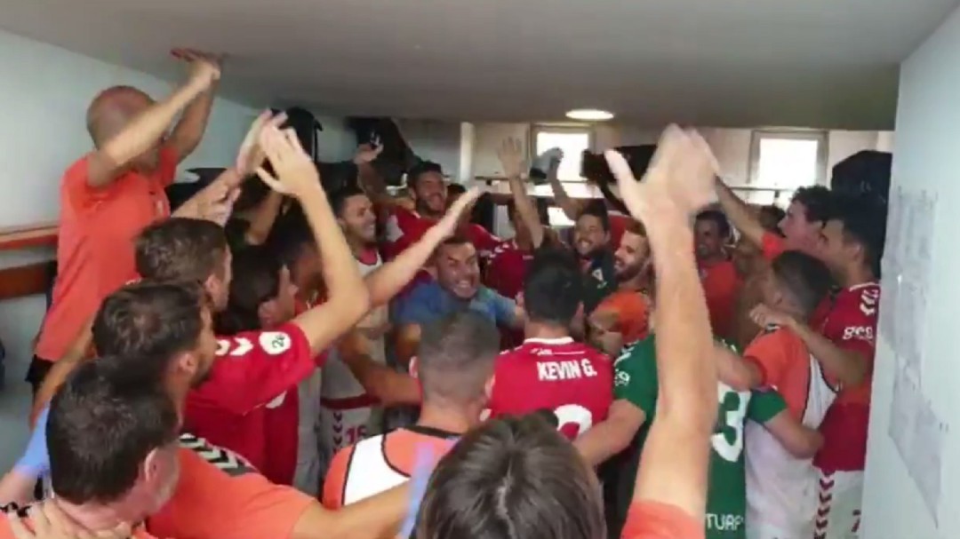 La arenga al vestuario del Real Murcia que acabó en una canción de Camela