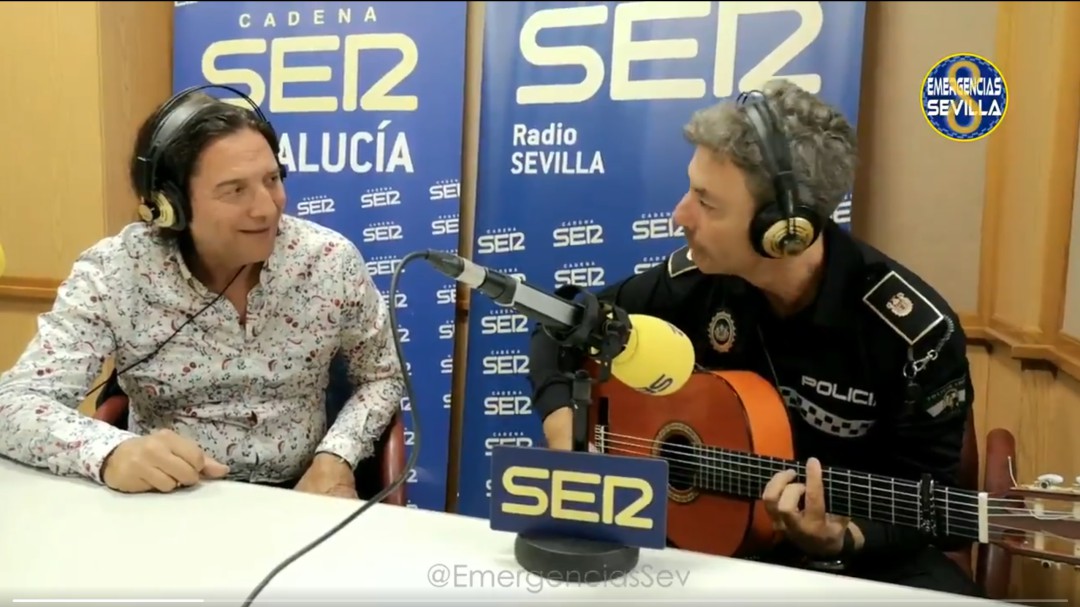 Tomatito compartió guitarra con el policía local que toca flamenco