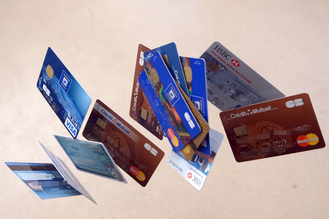 Tarjetas revolving: "Debo 12.000 euros y cada día crece la deuda. Es un sinvivir" Tarjetas revolving: "Debo 12.000 euros y cada día crece la deuda. Es un sinvivir"