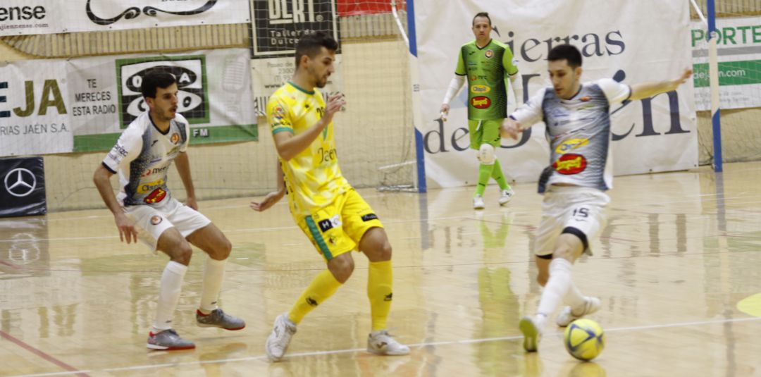 Un momento del partido entre el Jaén FS y el Aspil Ribera Navarra. Un momento del partido entre el Jaén FS y el Aspil Ribera Navarra.
