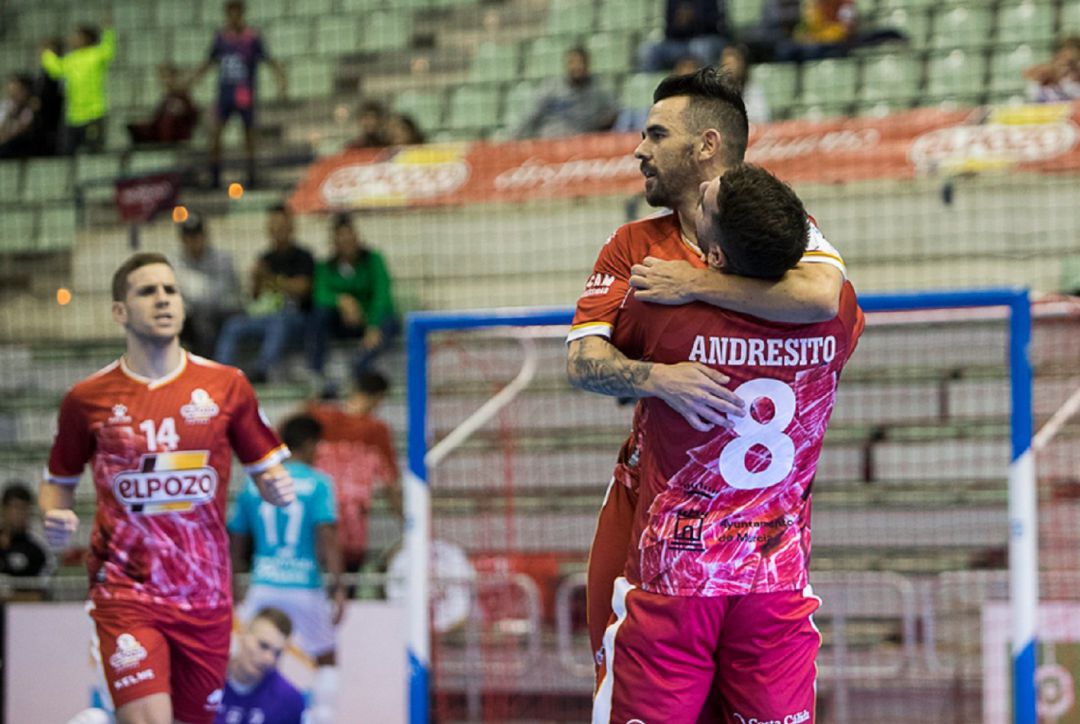 Andresito y Álex Yepes celebrando un gol Andresito y Álex Yepes celebrando un gol