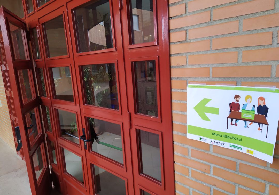 Los candidatos de Badajoz ejercen su voto