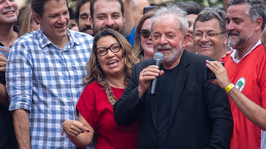 Lula pide que Brasil siga a Argentina y Chile y se solidariza con Venezuela