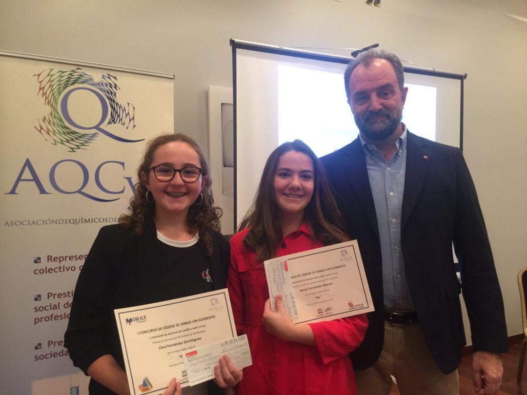 Aurea Fernández y Clara Fernández, las dos alumnas premiadas Aurea Fernández y Clara Fernández, las dos alumnas premiadas