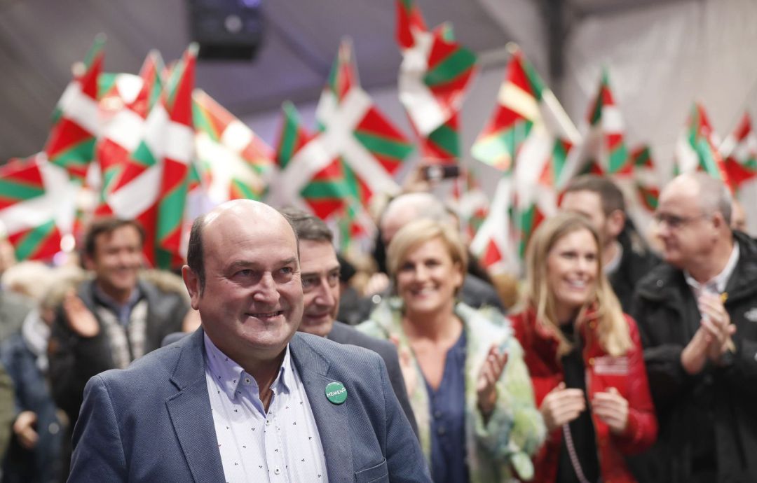 El PNV revalida la victoria en Euskadi El PNV revalida la victoria en Euskadi